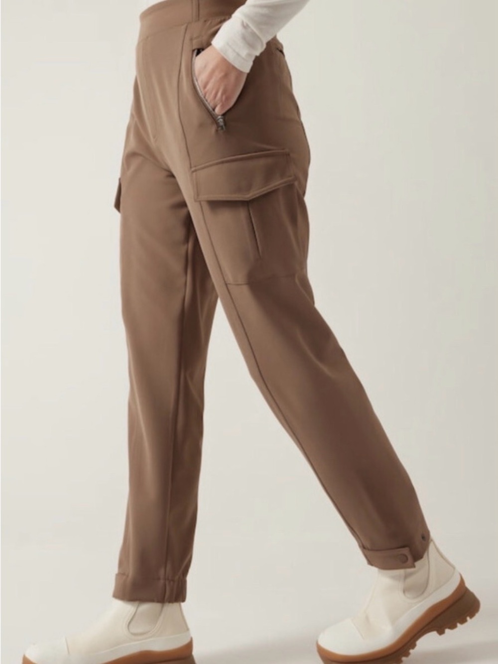 Athleta Endless Cargo Pant sz 4 Travel Comfort Casual